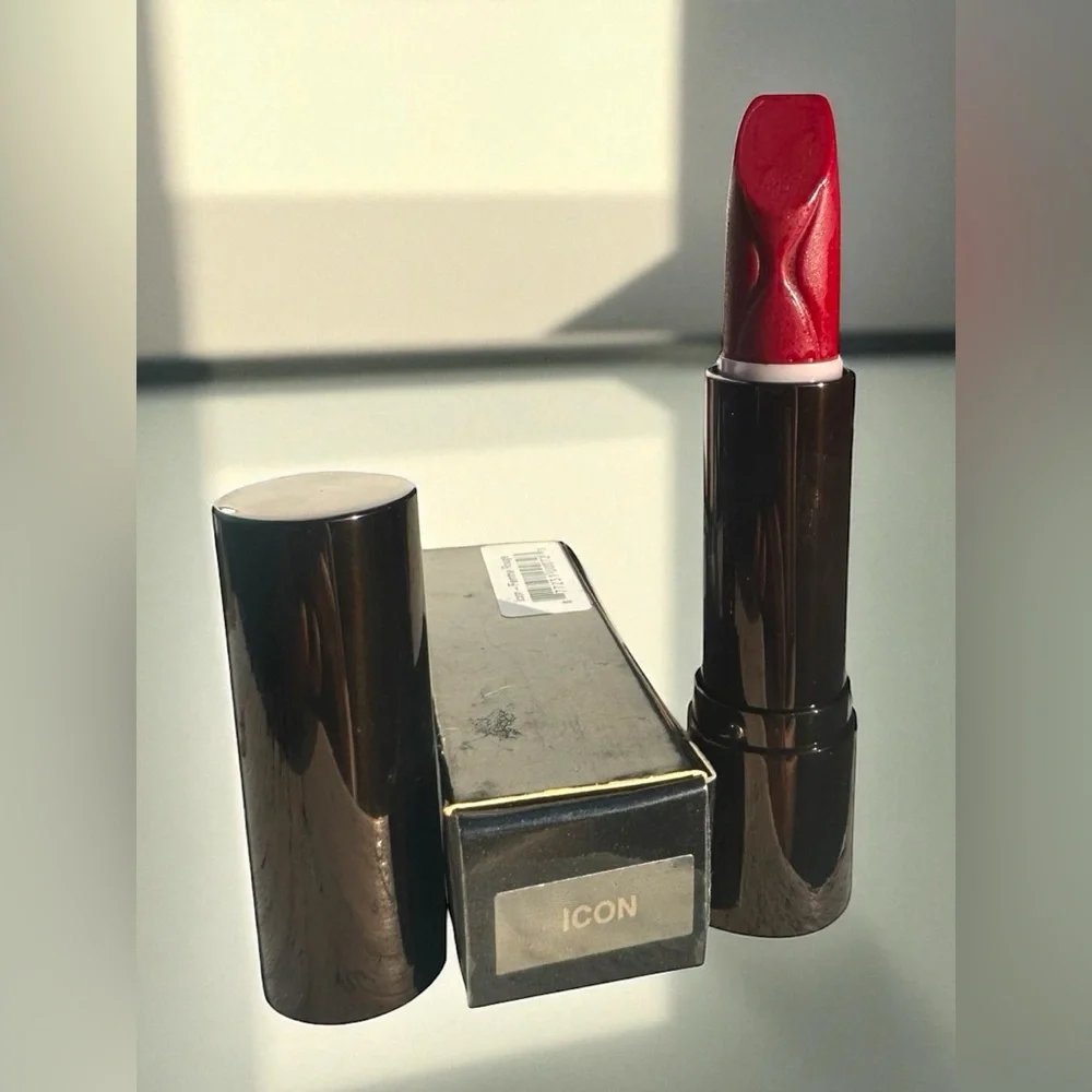 HOURGLASS ICON FEMME ROUGE VELVET CRÈME LIPSTICK. NEW IN BOX.
